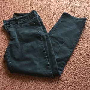 Dark wash Gloria Vanderbilt skinny jeans